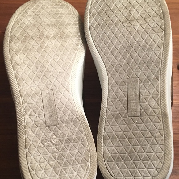 Ladies Platform Pom Pom Sneaker - Picture 6 of 6